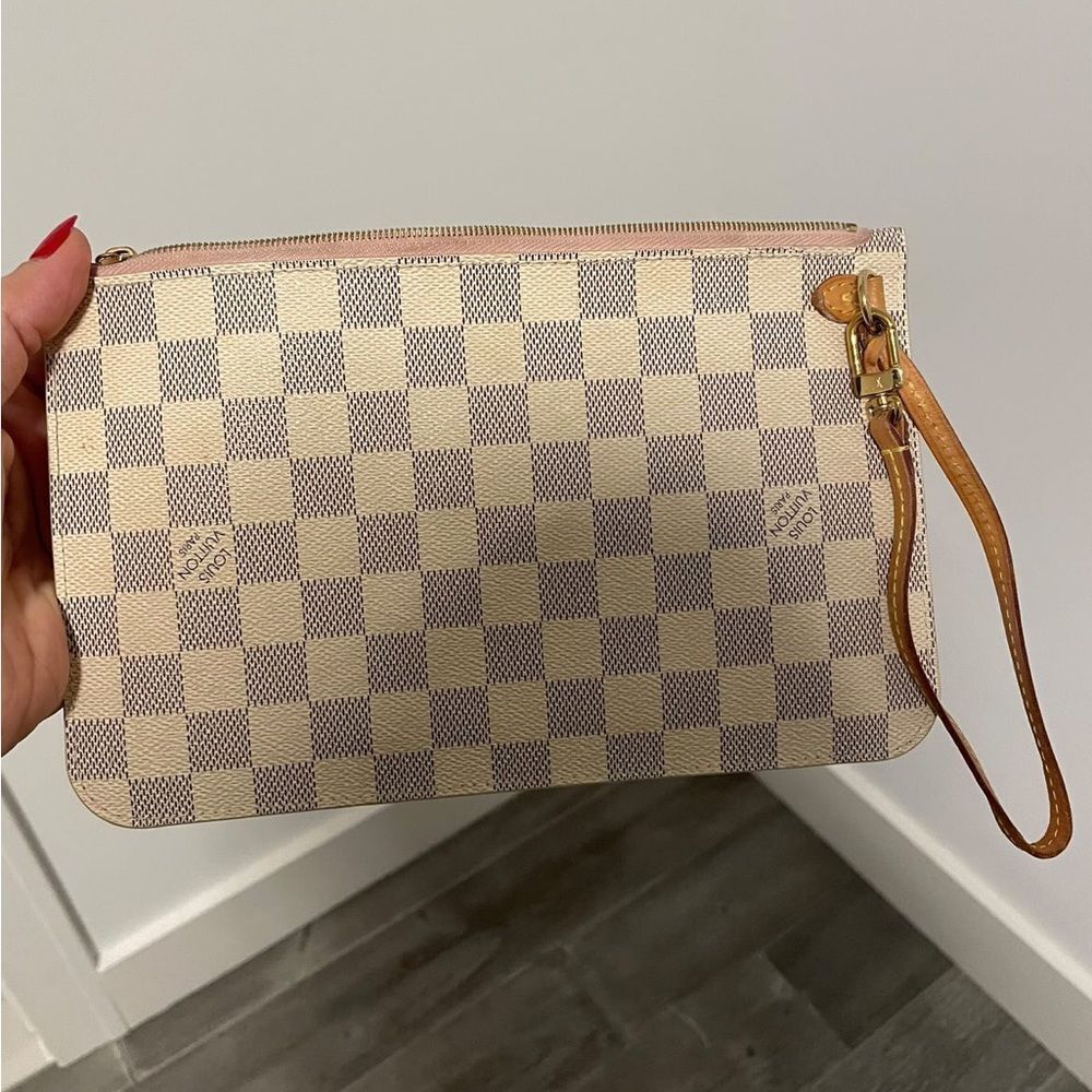Louis Vuitton 
Pochette Wristlet